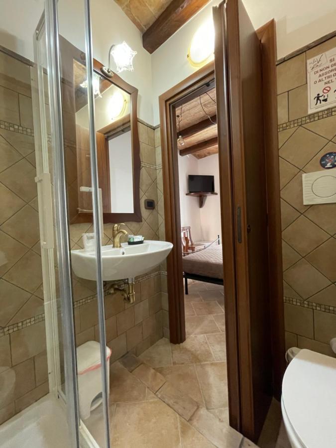 フォンディ La Vie En Rose Bed & Breakfast エクステリア 写真