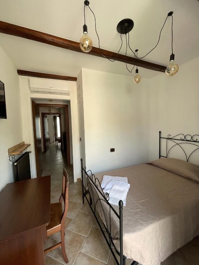 フォンディ La Vie En Rose Bed & Breakfast エクステリア 写真