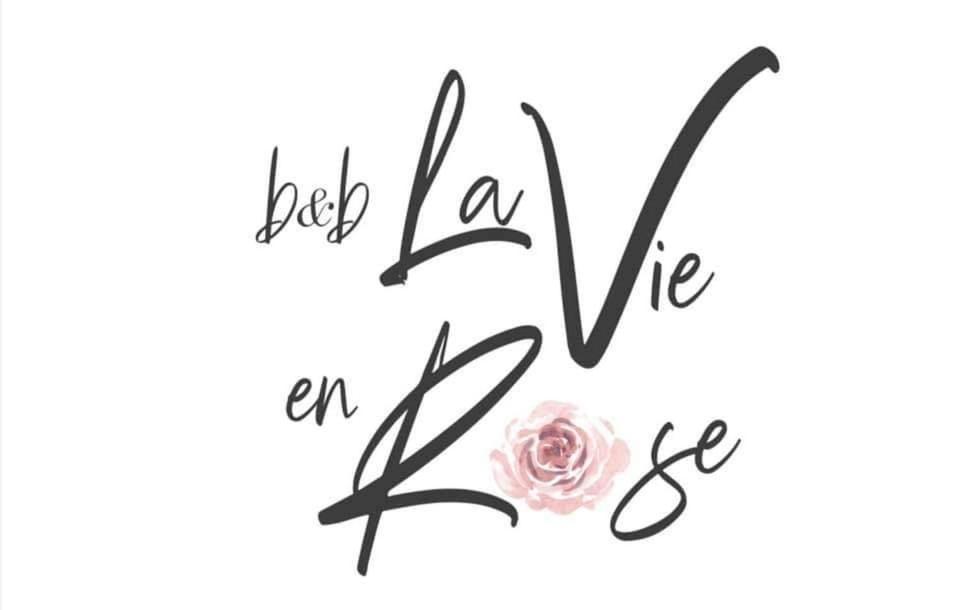 フォンディ La Vie En Rose Bed & Breakfast エクステリア 写真